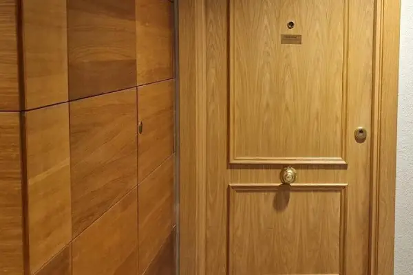 Puerta atascada