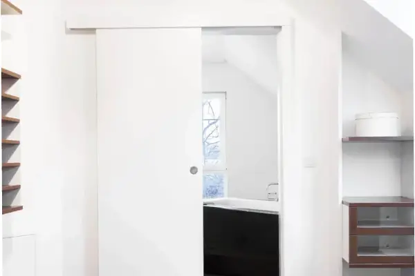 Puerta corredera atascada